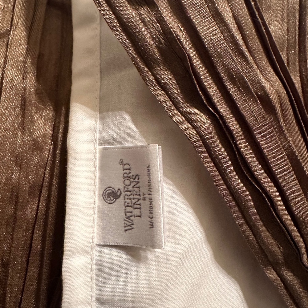 Silk bed skirt and 2 decorative pillows